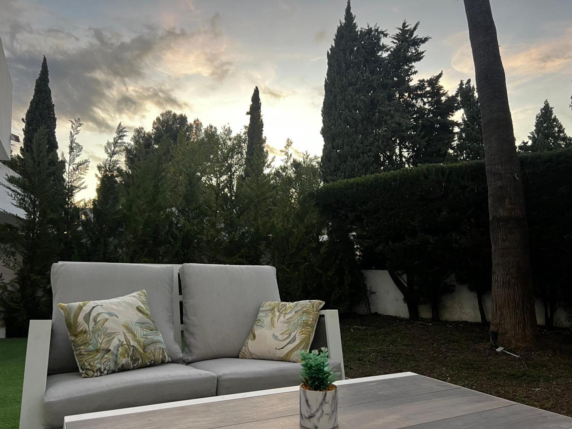 Impeccable Large With Immense Terrace And Private Garden Overlooking The Mountain, Featuring 2 Bedrooms And Sleeping Up To 4 Guests Located 100 Meters From Plaza Maestranza Lägenhet
